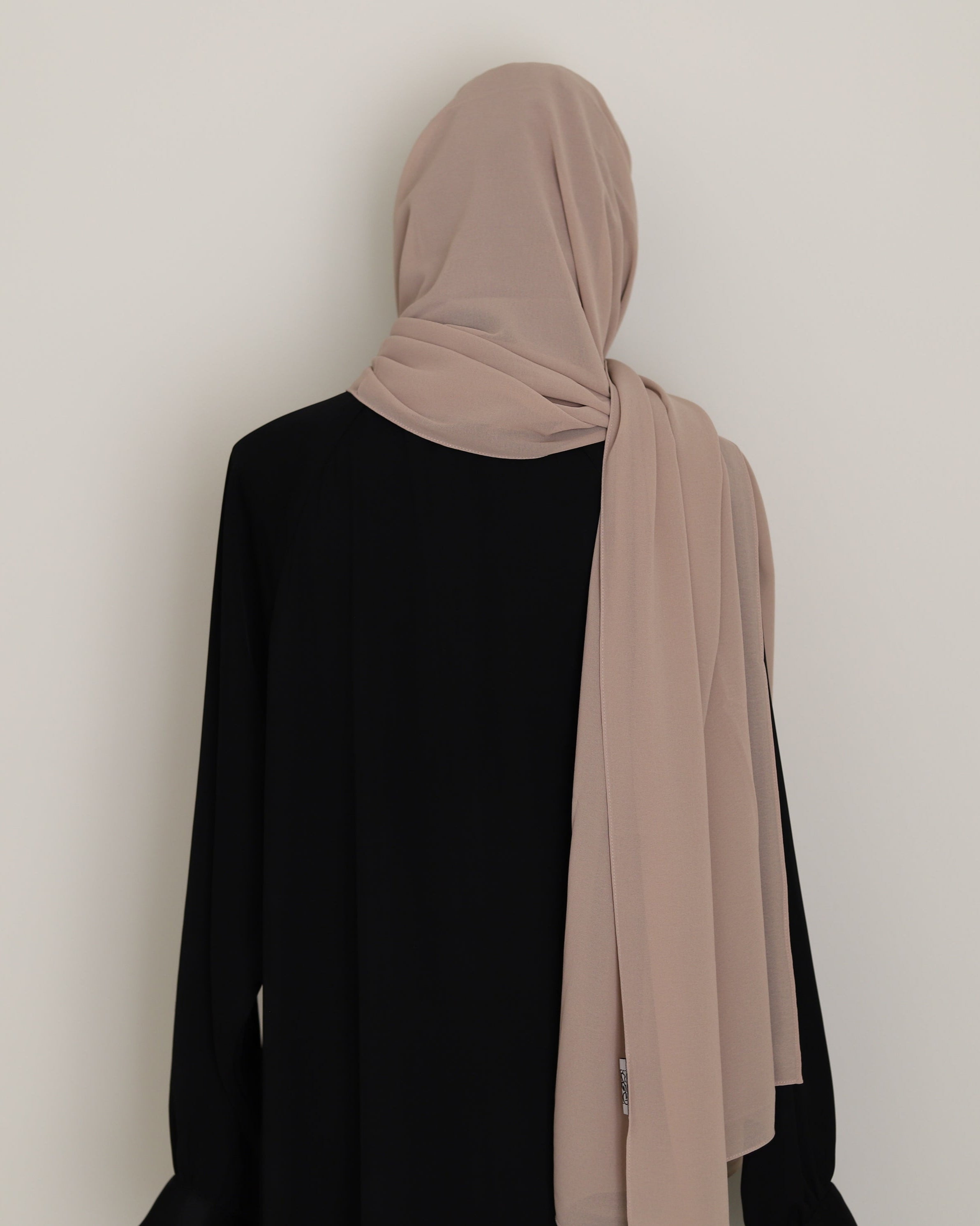long chiffo hijab in te color taupe