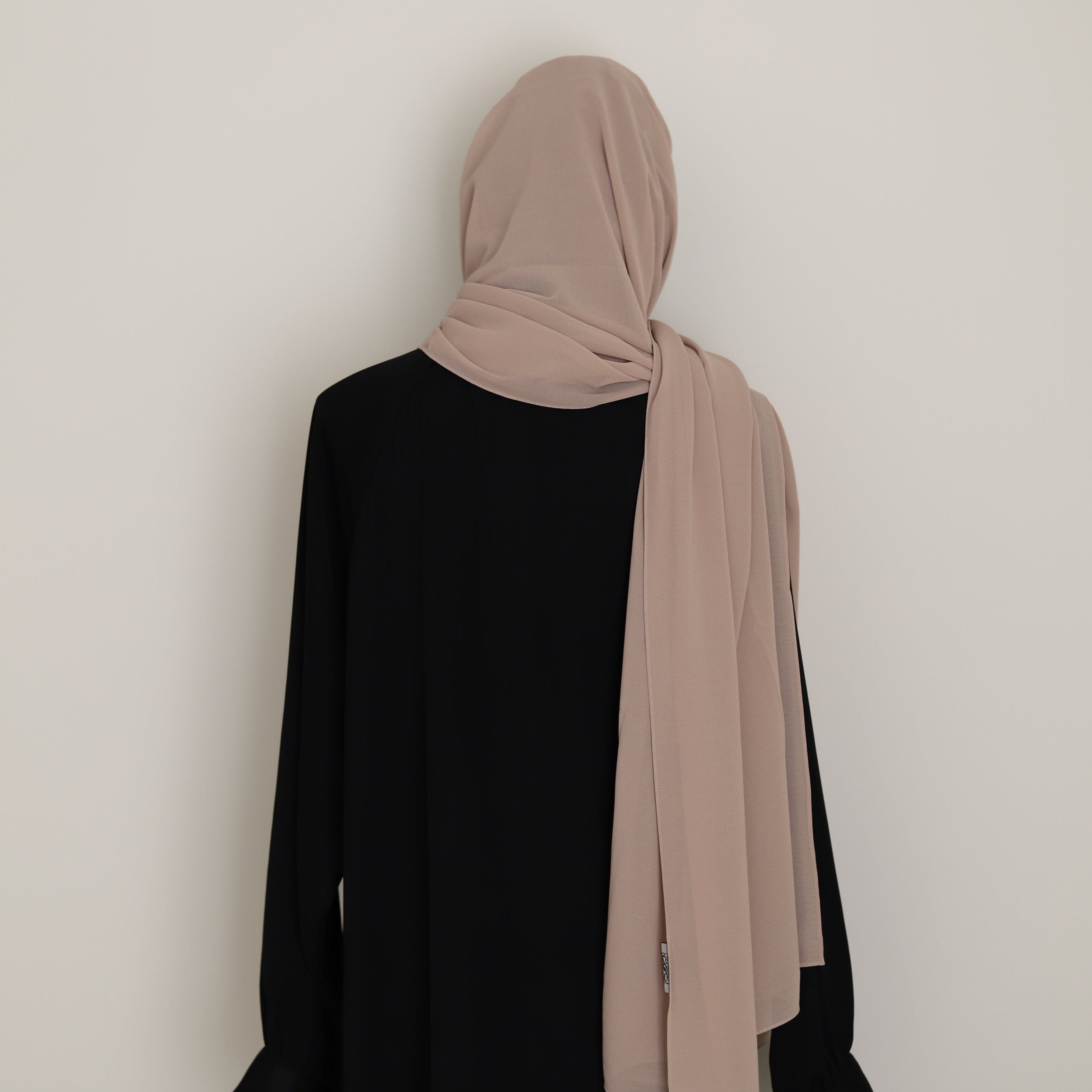 long chiffo hijab in te color taupe